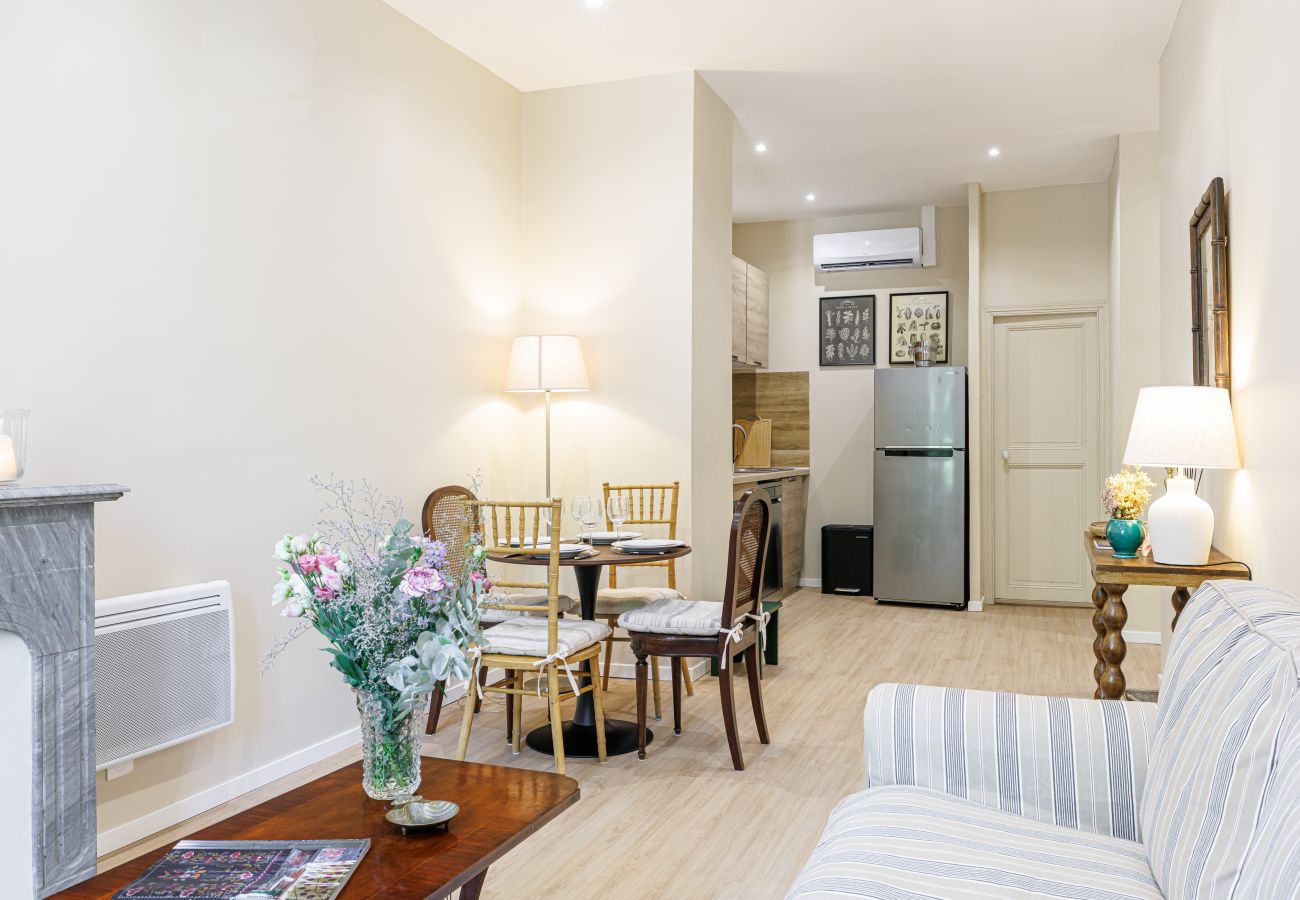 Apartment in Nice - Elegant 2-Bedroom Apartment with Large Terrace – Port/Riquier Apartment in Nice - Elegant 2-Bedroom Apartment with Large Terrace – Port/Riquier