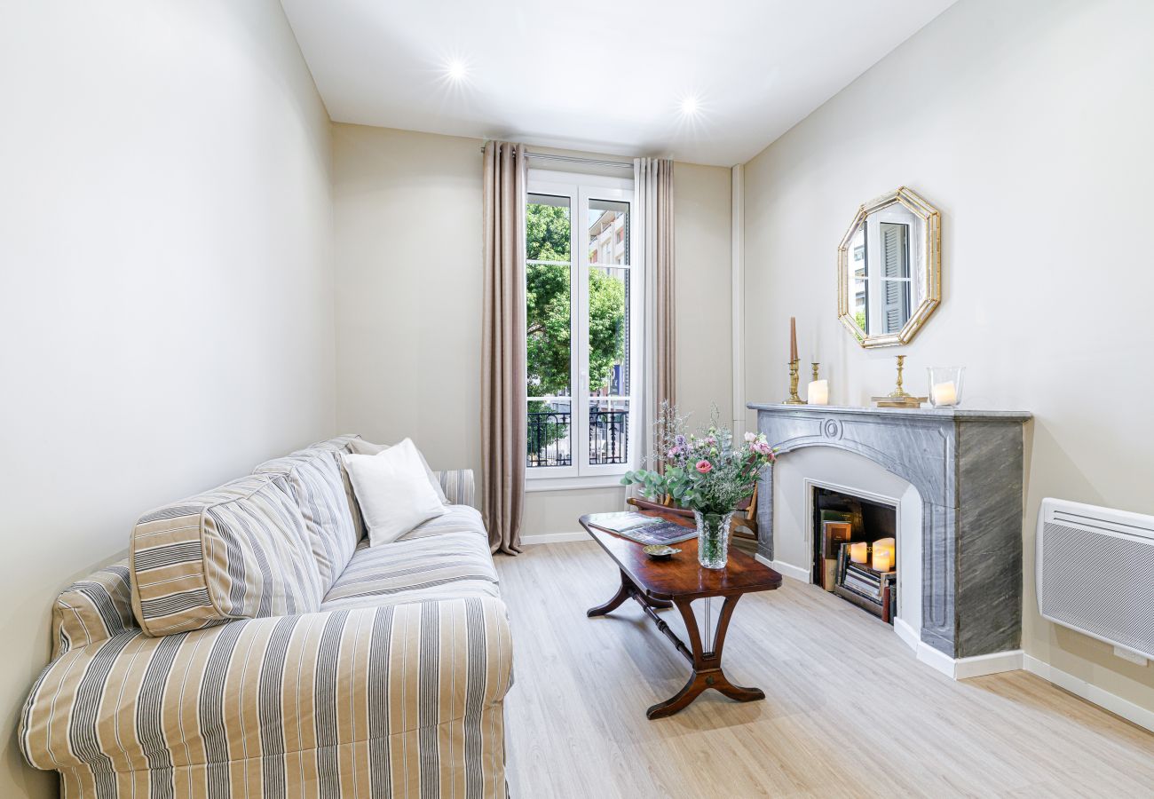 Apartment in Nice - Elegant 2-Bedroom Apartment with Large Terrace – Port/Riquier Apartment in Nice - Elegant 2-Bedroom Apartment with Large Terrace – Port/Riquier
