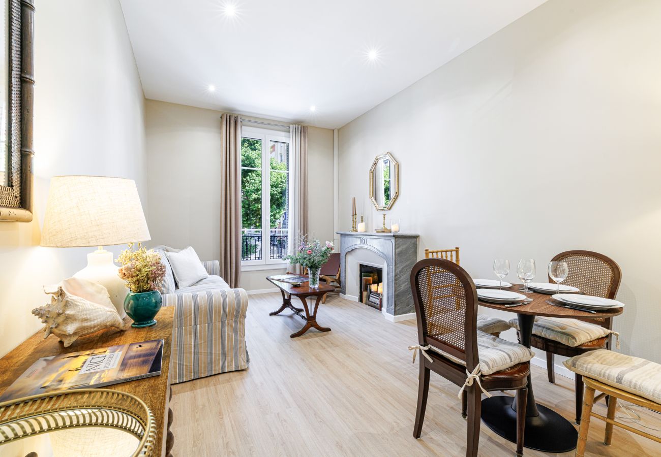 Apartment in Nice - Elegant 2-Bedroom Apartment with Large Terrace – Port/Riquier Apartment in Nice - Elegant 2-Bedroom Apartment with Large Terrace – Port/Riquier