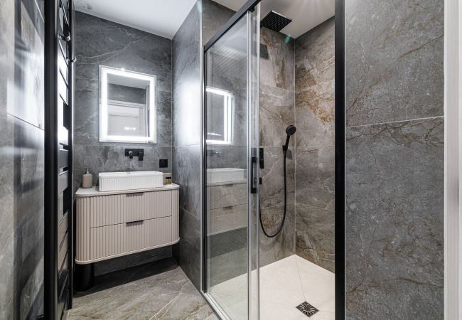 Apartment in Nice - Superb Renovated 2-Bedroom in Nice Cimiez – Peace & Comfort Apartment in Nice - Superb Renovated 2-Bedroom in Nice Cimiez – Peace & Comfort