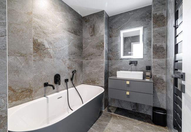 Apartment in Nice - Superb Renovated 2-Bedroom in Nice Cimiez – Peace & Comfort Apartment in Nice - Superb Renovated 2-Bedroom in Nice Cimiez – Peace & Comfort