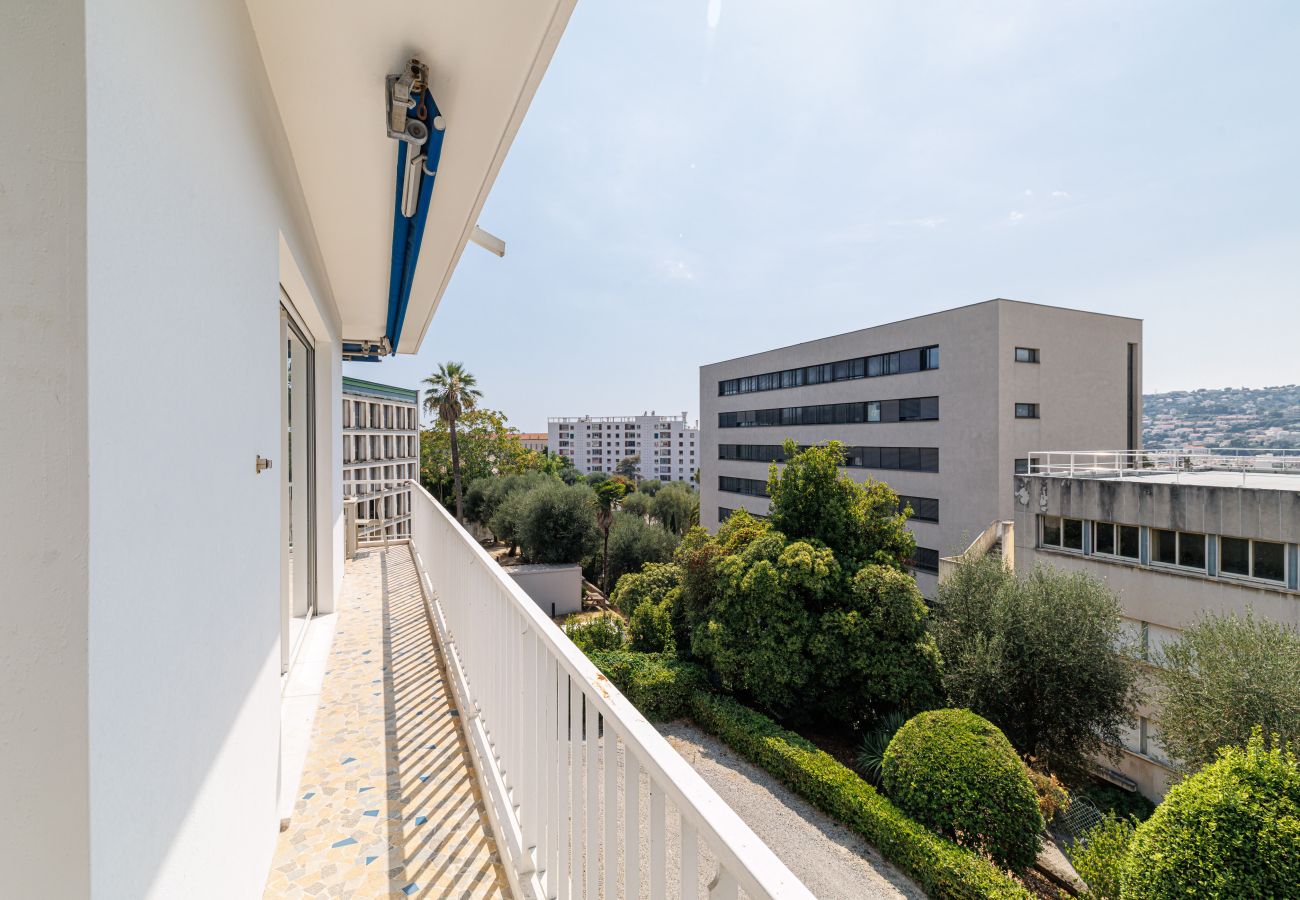 Apartment in Nice - Superb Renovated 2-Bedroom in Nice Cimiez – Peace & Comfort Apartment in Nice - Superb Renovated 2-Bedroom in Nice Cimiez – Peace & Comfort
