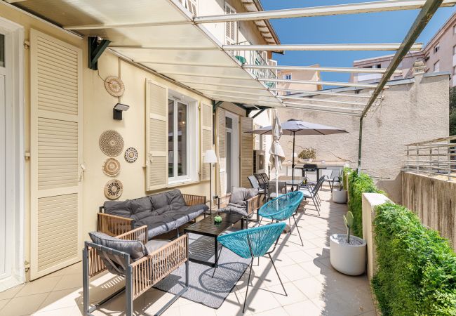 Apartment in Nice - Stunning 3-Bedroom Apartment with AC & Spacious Terrace