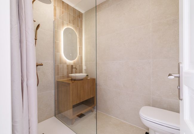 Apartment in Nice - Bright 2BR Niçois Apt w/ A/C, between Port & Garibaldi Apartment in Nice - Bright 2BR Niçois Apt w/ A/C, between Port & Garibaldi