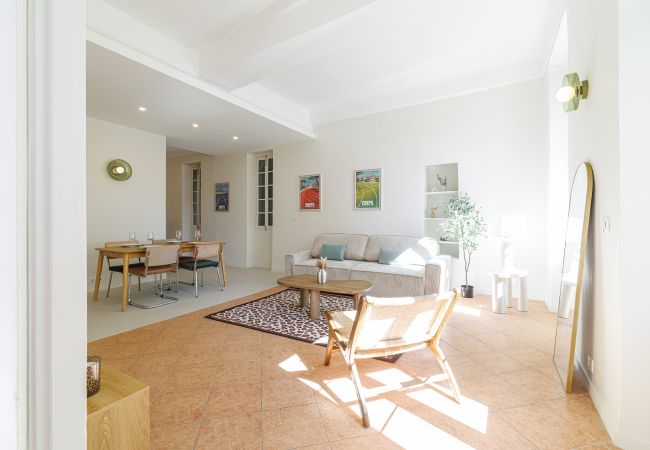 Apartment in Nice - Bright 2BR Niçois Apt w/ A/C, between Port & Garibaldi Apartment in Nice - Bright 2BR Niçois Apt w/ A/C, between Port & Garibaldi