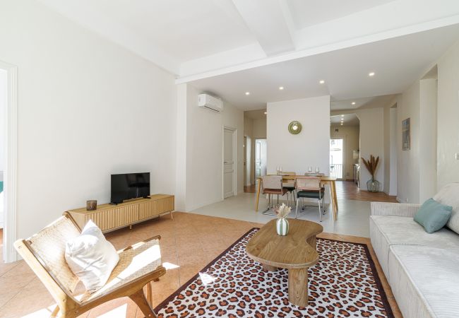 Apartment in Nice - Bright 2BR Niçois Apt w/ A/C, between Port & Garibaldi Apartment in Nice - Bright 2BR Niçois Apt w/ A/C, between Port & Garibaldi