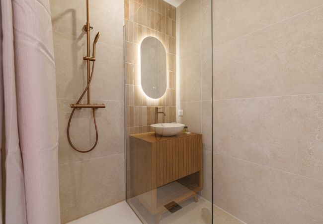 Apartment in Nice - Bright 2BR Niçois Apt w/ A/C, between Port & Garibaldi Apartment in Nice - Bright 2BR Niçois Apt w/ A/C, between Port & Garibaldi