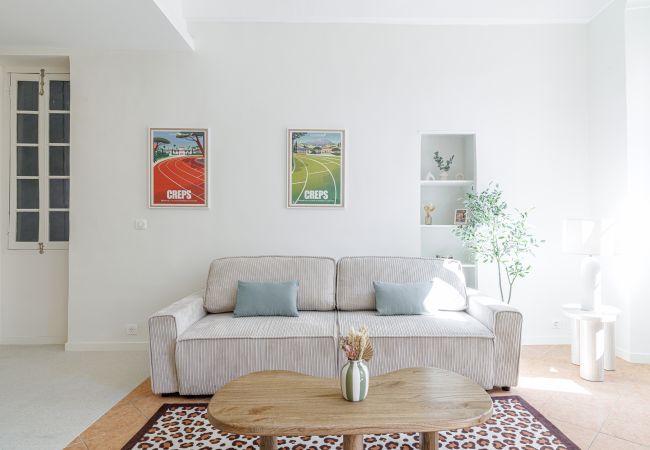 Apartment in Nice - Bright 2BR Niçois Apt w/ A/C, between Port & Garibaldi Apartment in Nice - Bright 2BR Niçois Apt w/ A/C, between Port & Garibaldi
