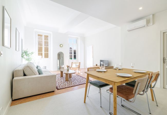 Apartment in Nice - Bright 2BR Niçois Apt w/ A/C, between Port & Garibaldi Apartment in Nice - Bright 2BR Niçois Apt w/ A/C, between Port & Garibaldi