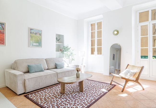 Apartment in Nice - Bright 2BR Niçois Apt w/ A/C, between Port & Garibaldi Apartment in Nice - Bright 2BR Niçois Apt w/ A/C, between Port & Garibaldi