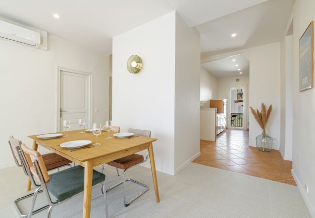 Apartment in Nice - Bright 2BR Niçois Apt w/ A/C, between Port & Garibaldi Apartment in Nice - Bright 2BR Niçois Apt w/ A/C, between Port & Garibaldi