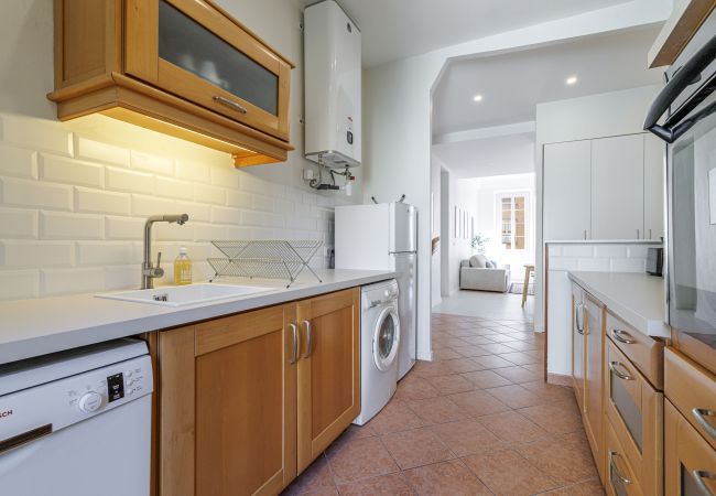 Apartment in Nice - Bright 2BR Niçois Apt w/ A/C, between Port & Garibaldi Apartment in Nice - Bright 2BR Niçois Apt w/ A/C, between Port & Garibaldi