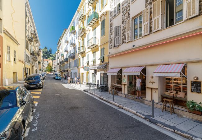 Apartment in Nice - Bright 2BR Niçois Apt w/ A/C, between Port & Garibaldi Apartment in Nice - Bright 2BR Niçois Apt w/ A/C, between Port & Garibaldi