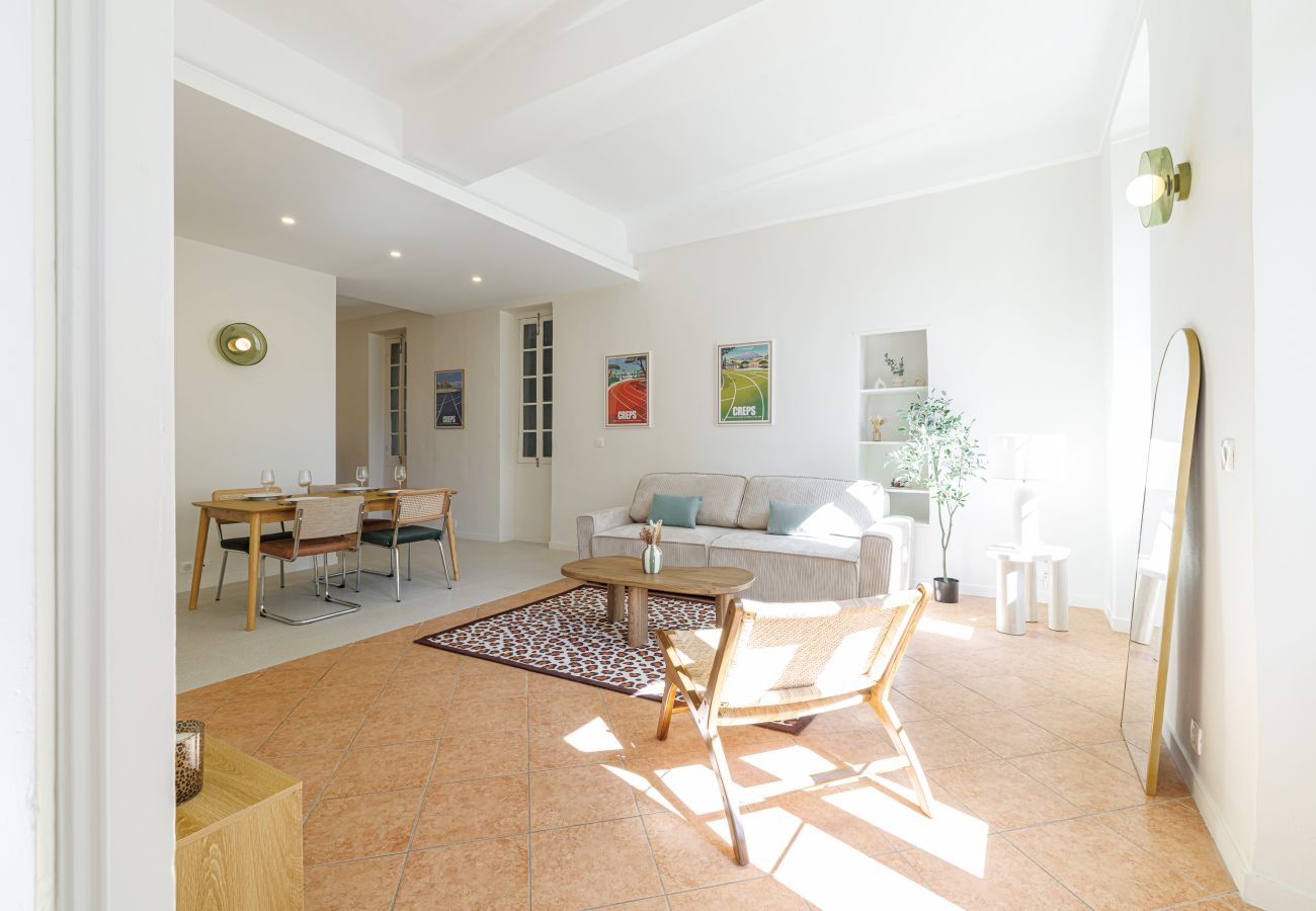 Apartment in Nice - Bright 2BR Niçois Apt w/ A/C, between Port & Garibaldi Apartment in Nice - Bright 2BR Niçois Apt w/ A/C, between Port & Garibaldi