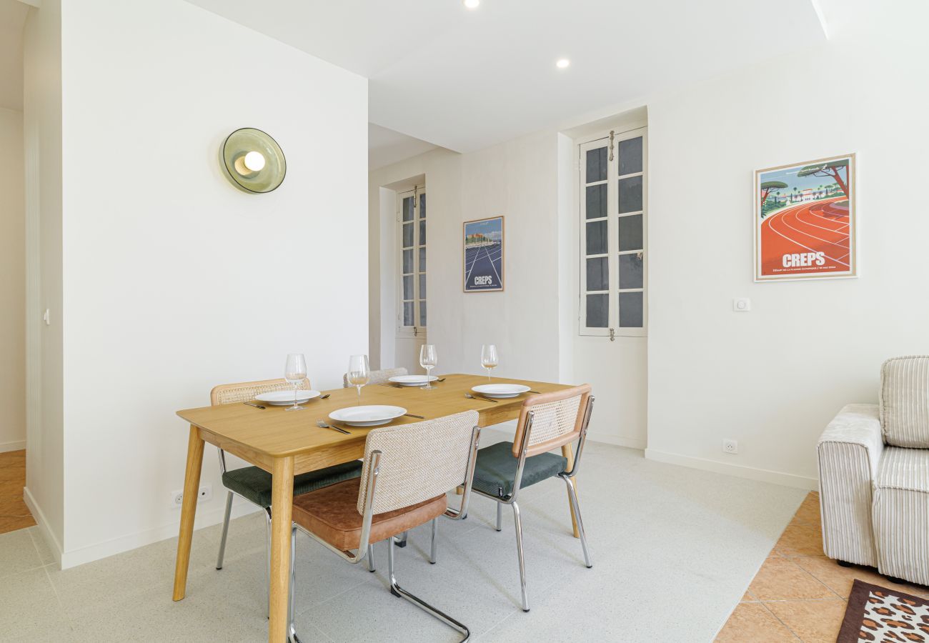 Apartment in Nice - Bright 2BR Niçois Apt w/ A/C, between Port & Garibaldi Apartment in Nice - Bright 2BR Niçois Apt w/ A/C, between Port & Garibaldi