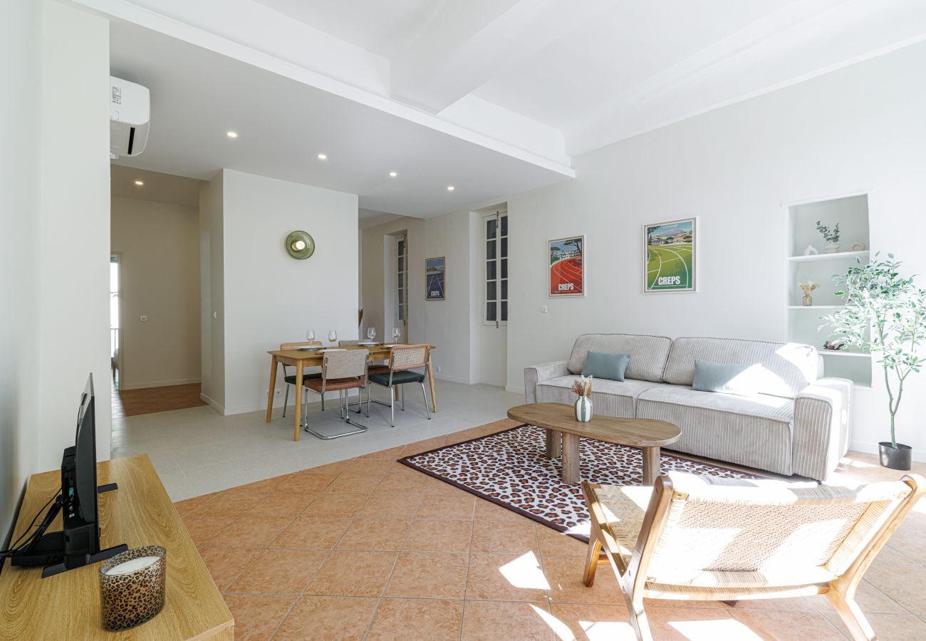 Apartment in Nice - Bright 2BR Niçois Apt w/ A/C, between Port & Garibaldi Apartment in Nice - Bright 2BR Niçois Apt w/ A/C, between Port & Garibaldi