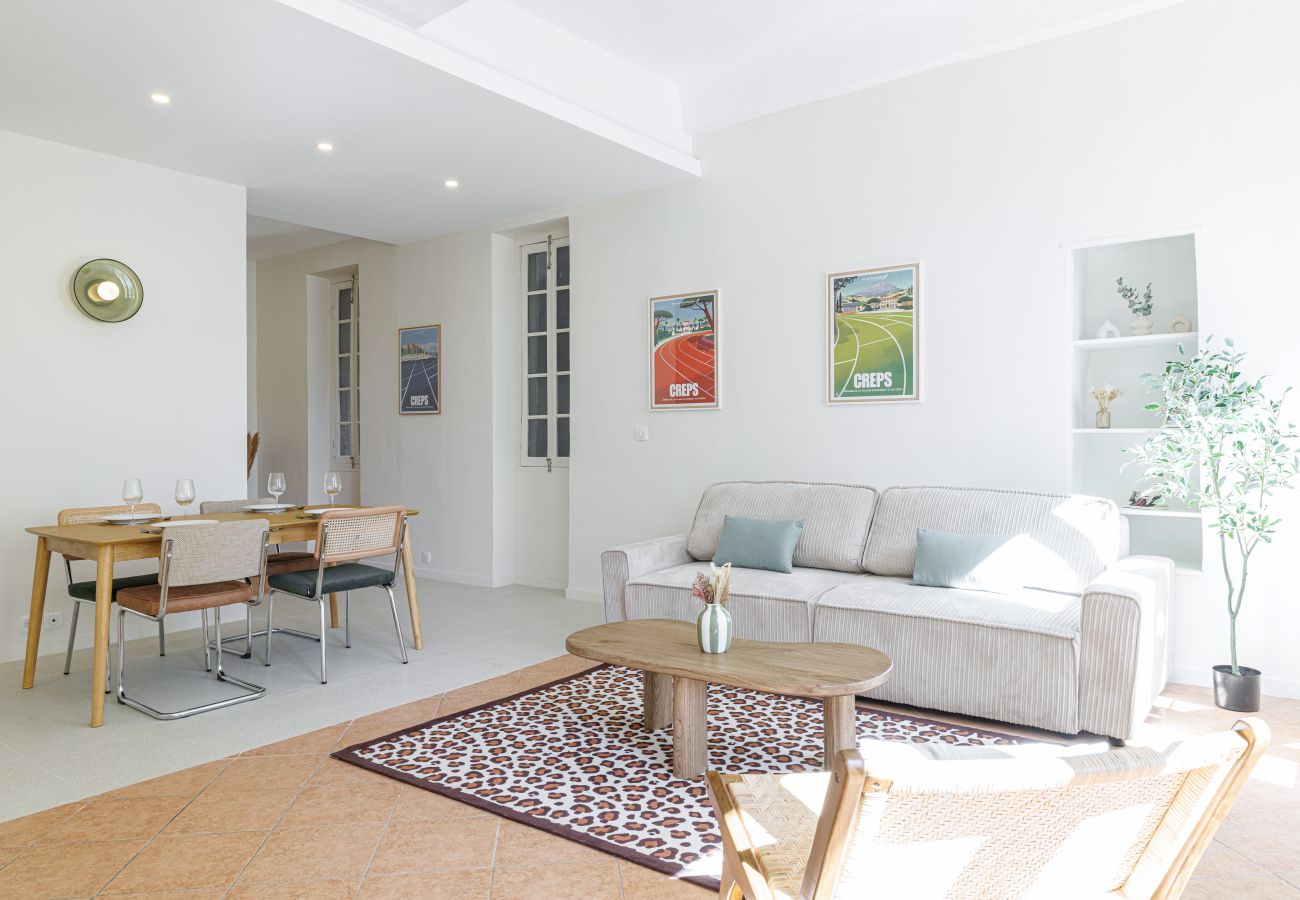 Apartment in Nice - Bright 2BR Niçois Apt w/ A/C, between Port & Garibaldi Apartment in Nice - Bright 2BR Niçois Apt w/ A/C, between Port & Garibaldi