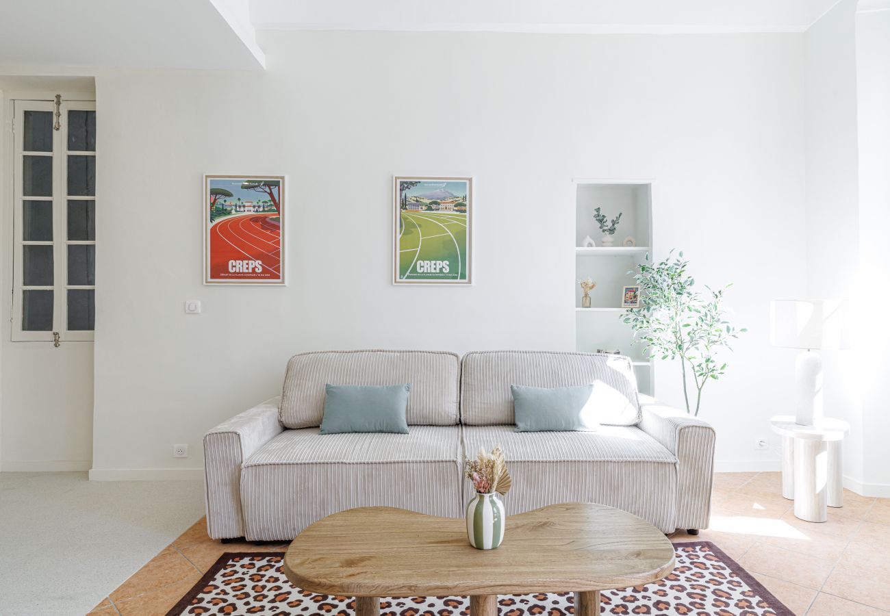 Apartment in Nice - Bright 2BR Niçois Apt w/ A/C, between Port & Garibaldi Apartment in Nice - Bright 2BR Niçois Apt w/ A/C, between Port & Garibaldi