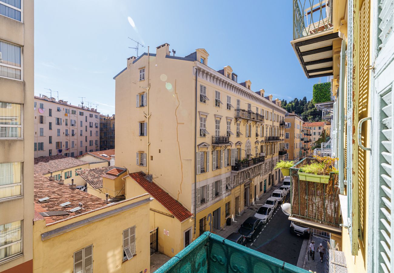 Apartment in Nice - Bright 2BR Niçois Apt w/ A/C, between Port & Garibaldi Apartment in Nice - Bright 2BR Niçois Apt w/ A/C, between Port & Garibaldi