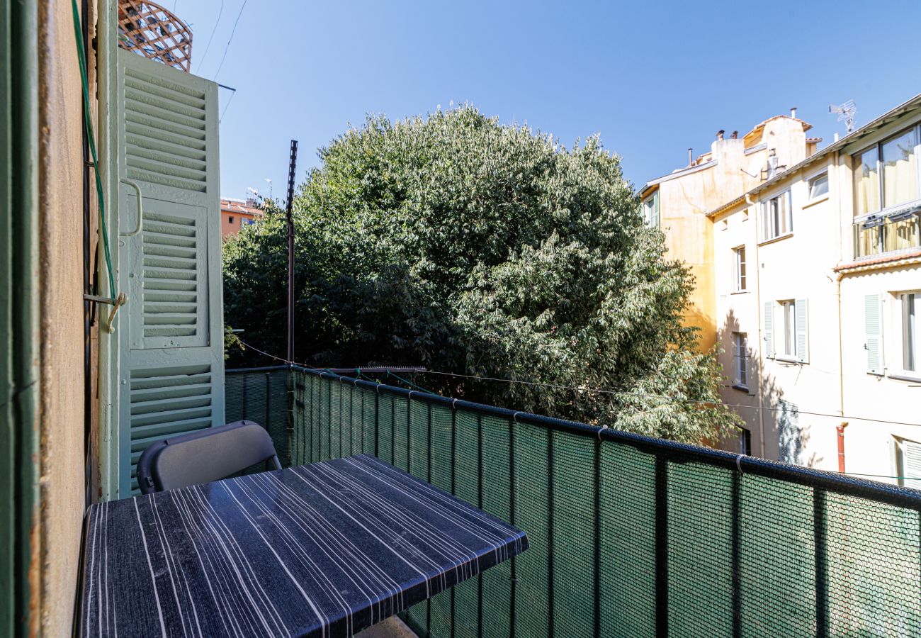 Apartment in Nice - Bright 2BR Niçois Apt w/ A/C, between Port & Garibaldi Apartment in Nice - Bright 2BR Niçois Apt w/ A/C, between Port & Garibaldi