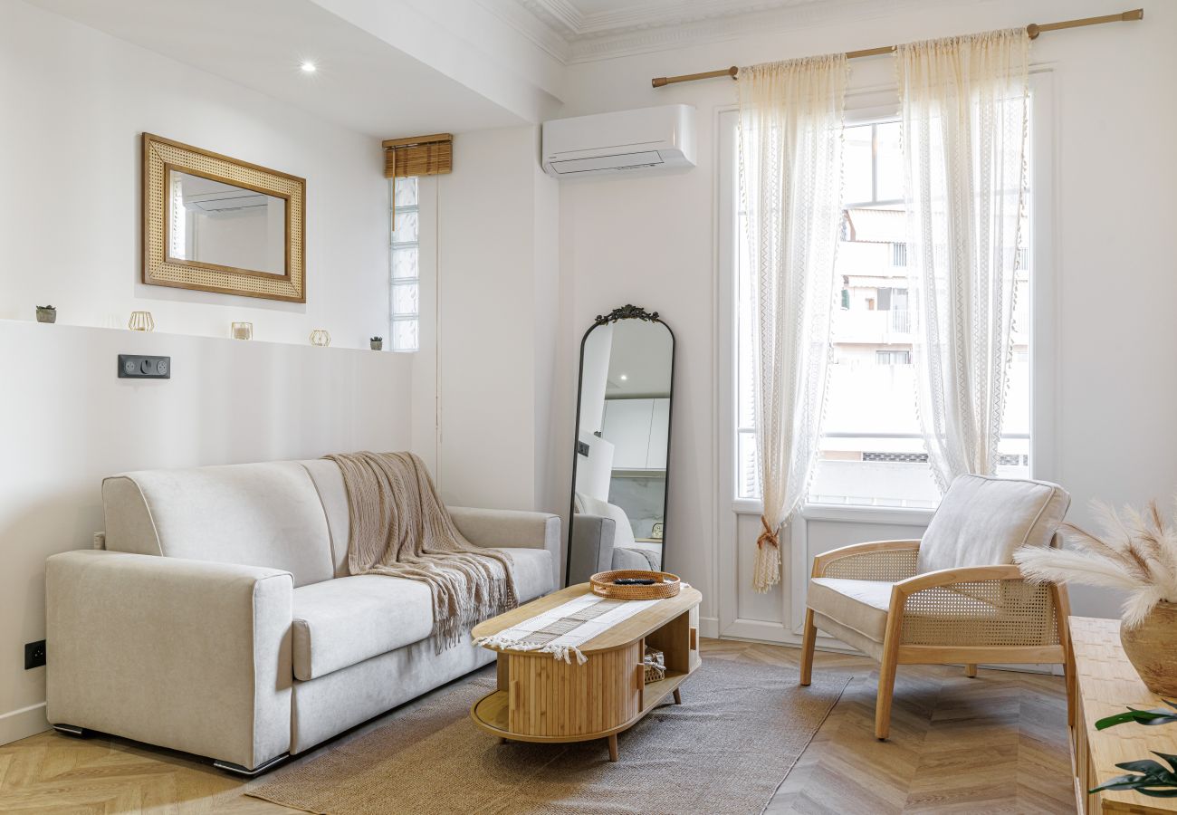 Apartment in Nice - Stunning Renovated 1BR • A/C • Near Train/Tram