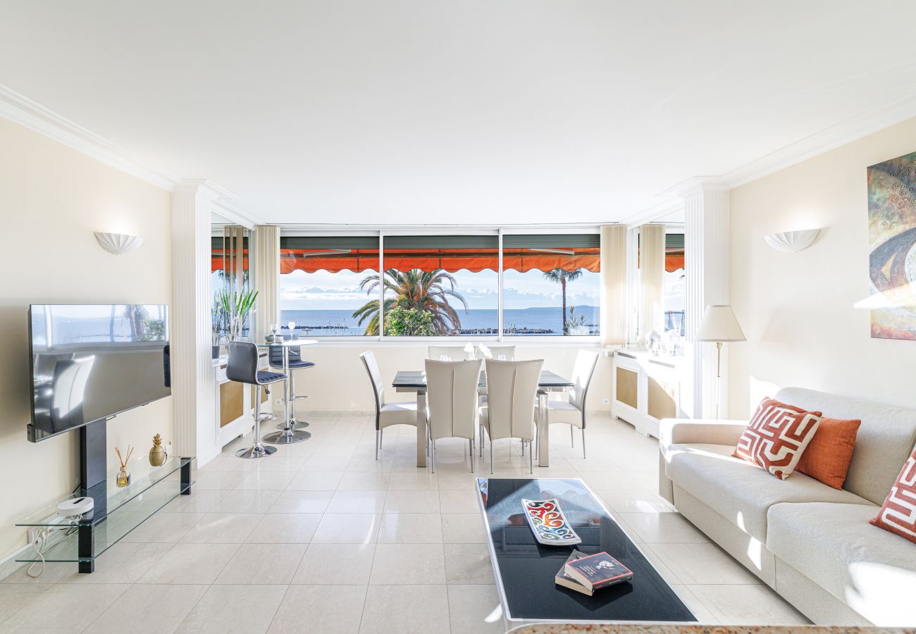 Apartment in Saint-Laurent-du-Var - Exceptional Sea View, Waterfront Living & Shopping Within Walking Distance