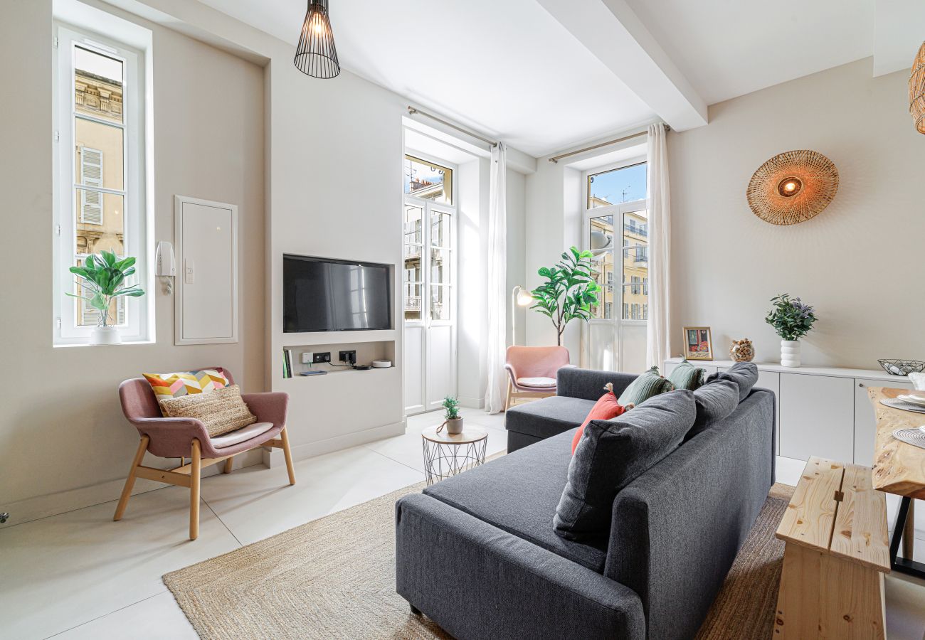 Apartment in Nice - Renovated 2-Bedroom Apartment with A/C & Balcony – Central Nice