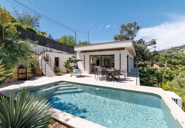 Villa in Mandelieu-la-Napoule - Villa Cassandre — Contemporary villa with private pool in Mandelieu