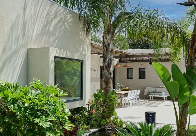 Villa in Cagnes-sur-Mer - Designer villa, tropical garden & pool