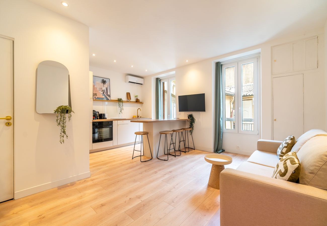 Studio in Nice - Cosy renovated studio, AC — walk to Nice Port