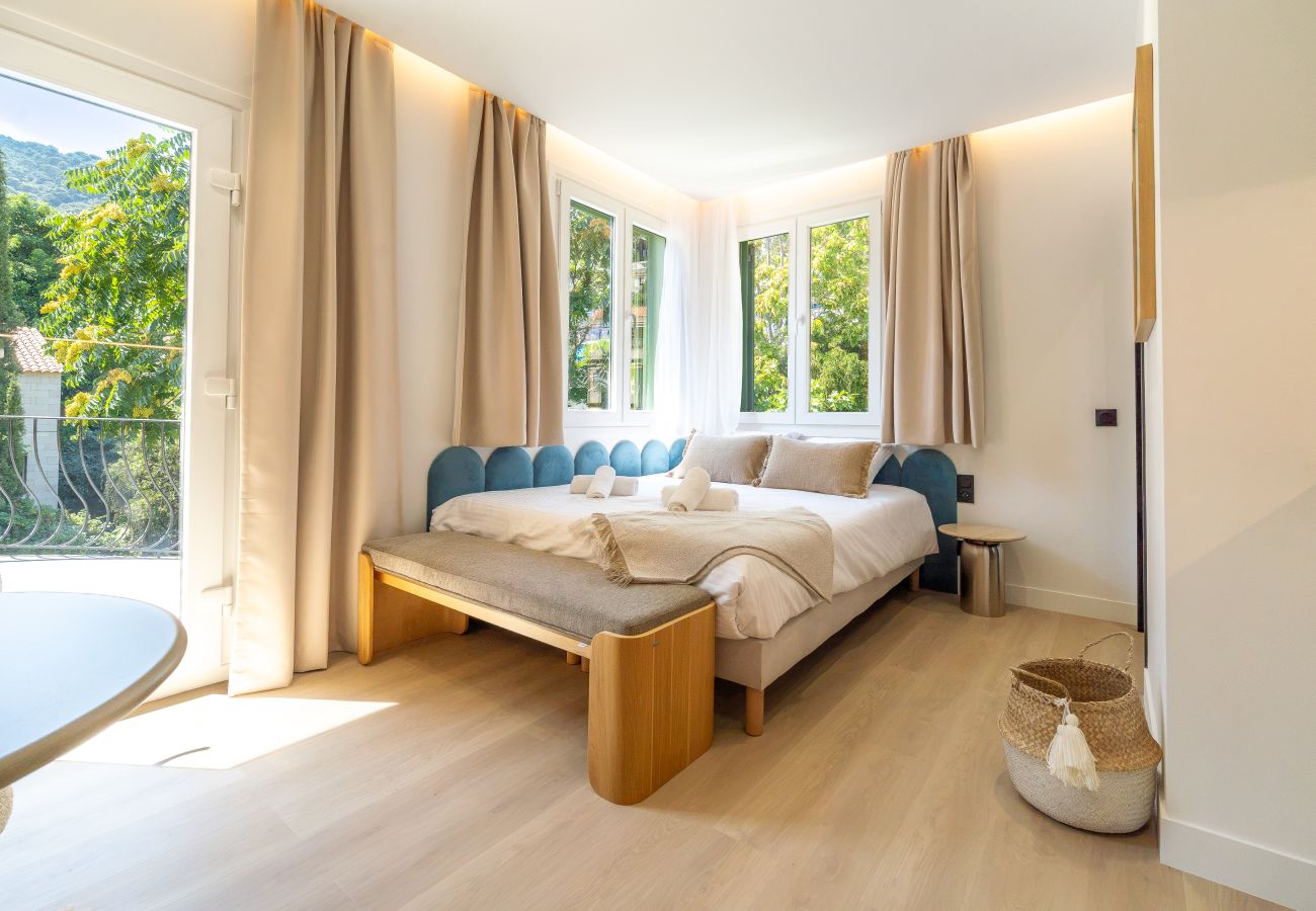 Studio in Eze - Bright studio, terrace — 2 min walk to the beach