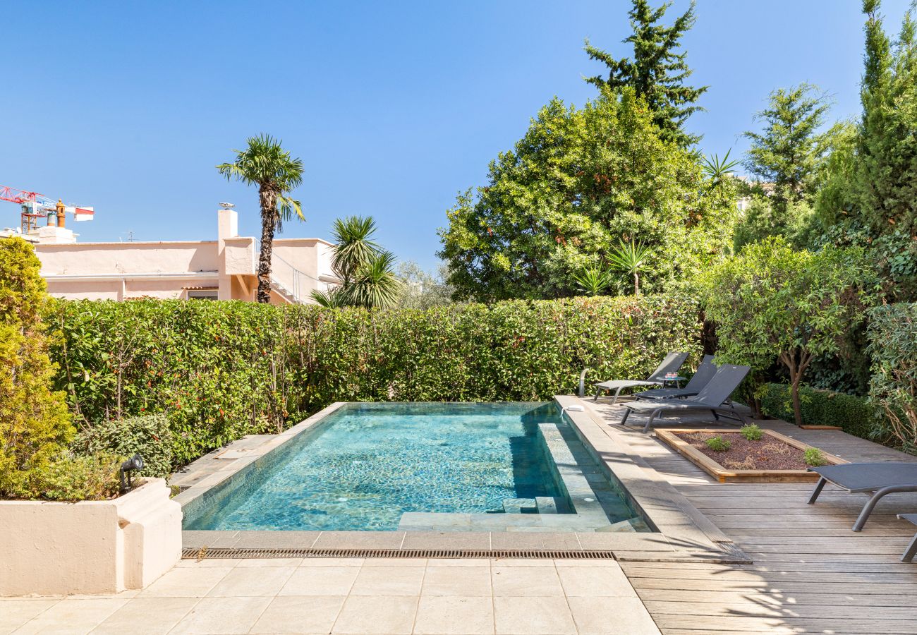 Apartment in Saint-Laurent-du-Var - Air-conditioned 2-bedroom apartment with private garden & shared pool