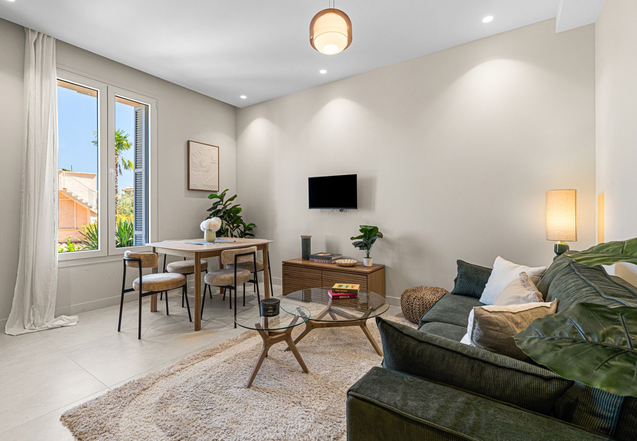 Apartment in Saint-Laurent-du-Var - Renovated 2-bedroom apartment with pool, pétanque court & putting green